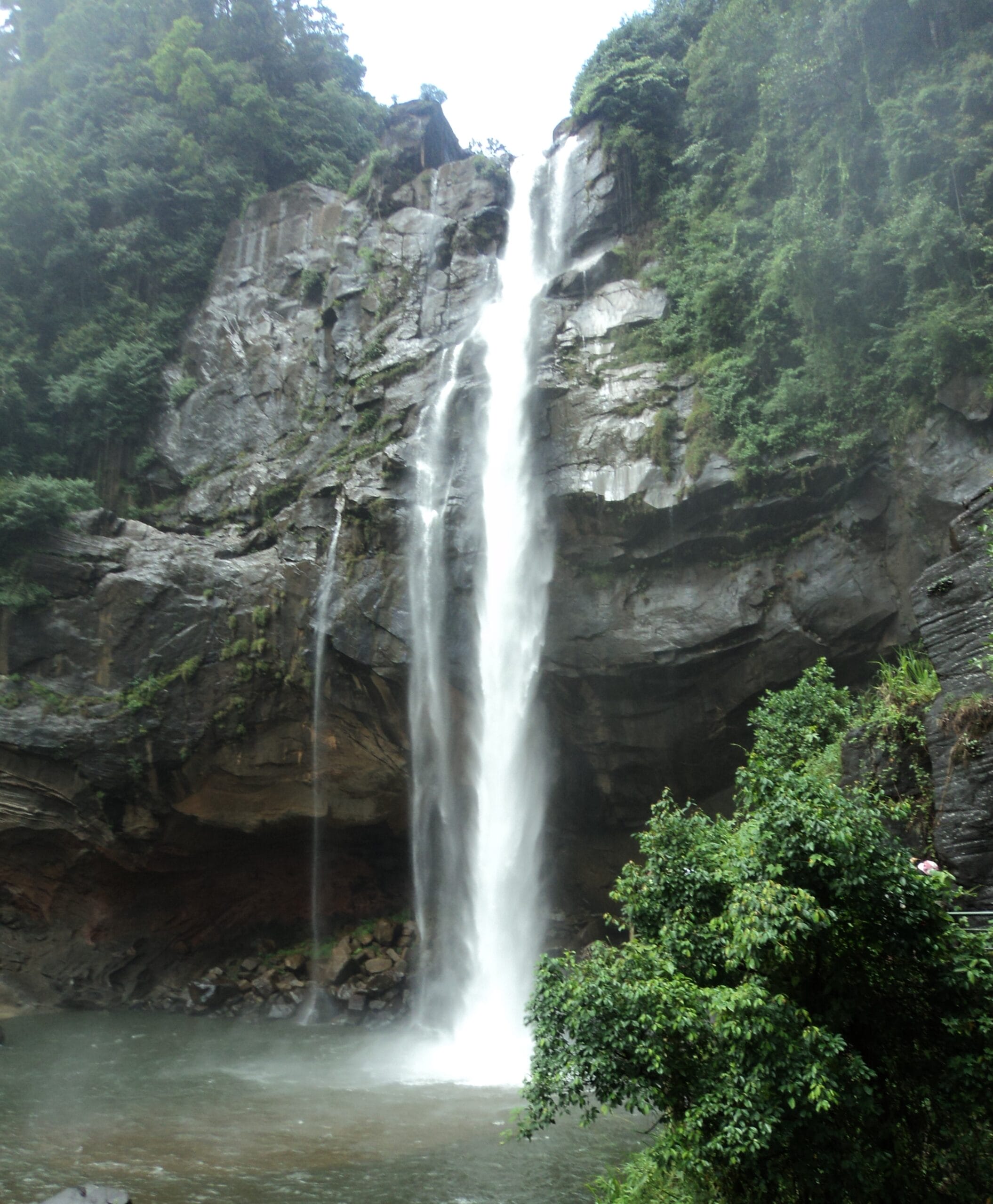 Aberdeen Waterfall in Sri Lanka