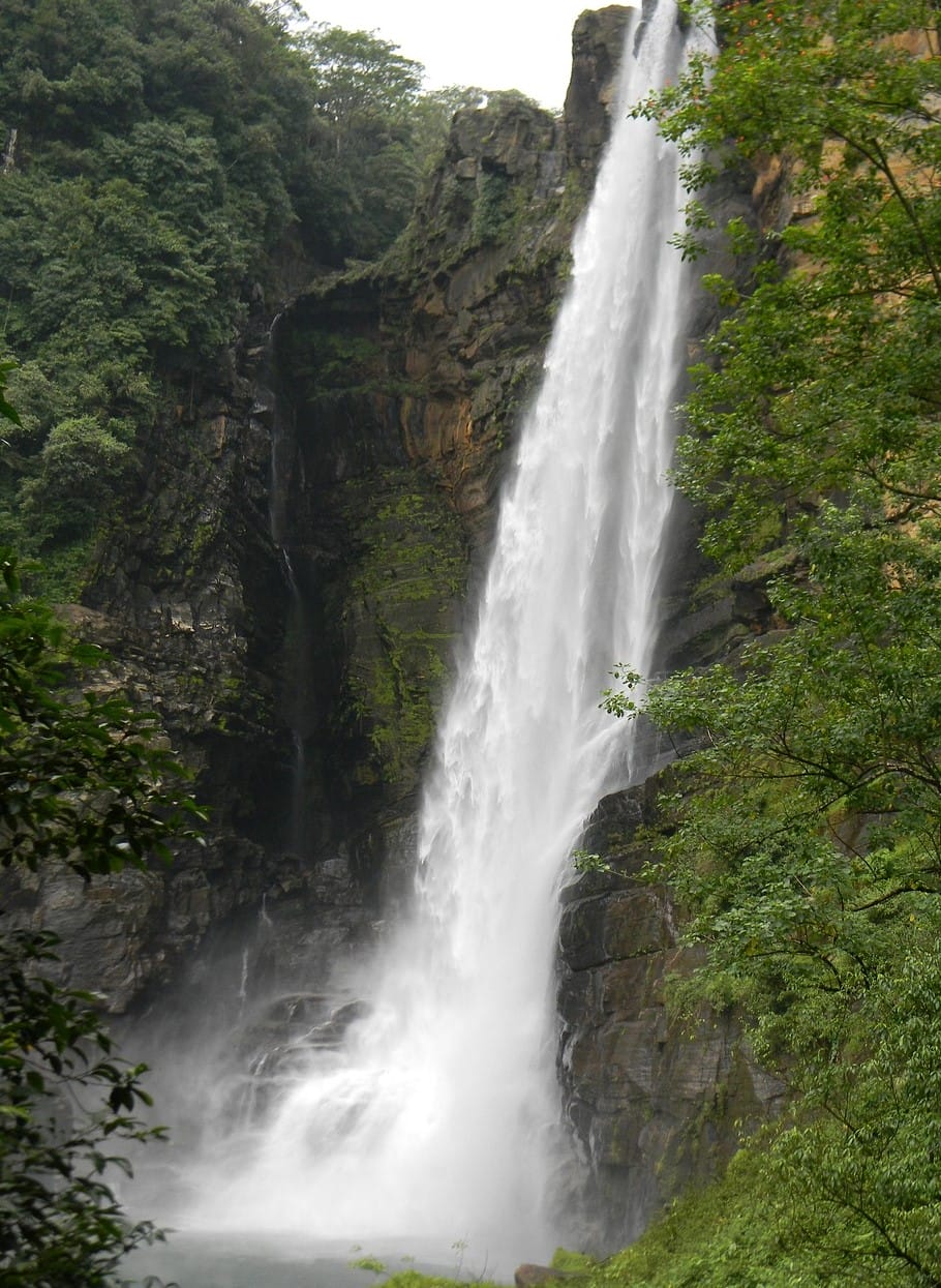 Lakshapana Waterfall in Nuwara Eliya District