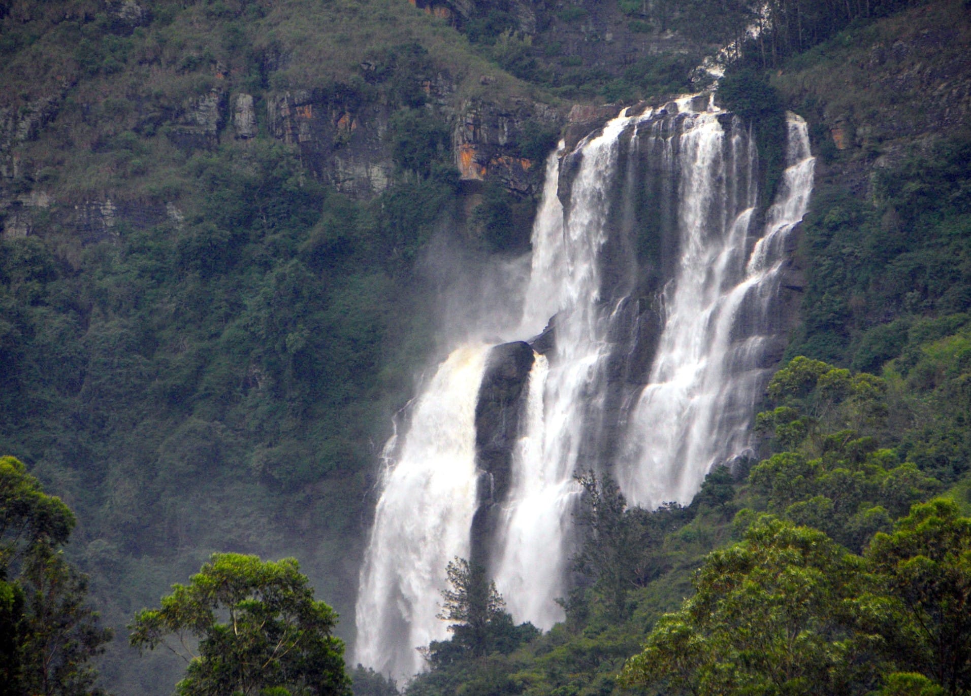 Bomburu Ella Waterfall in Welimada