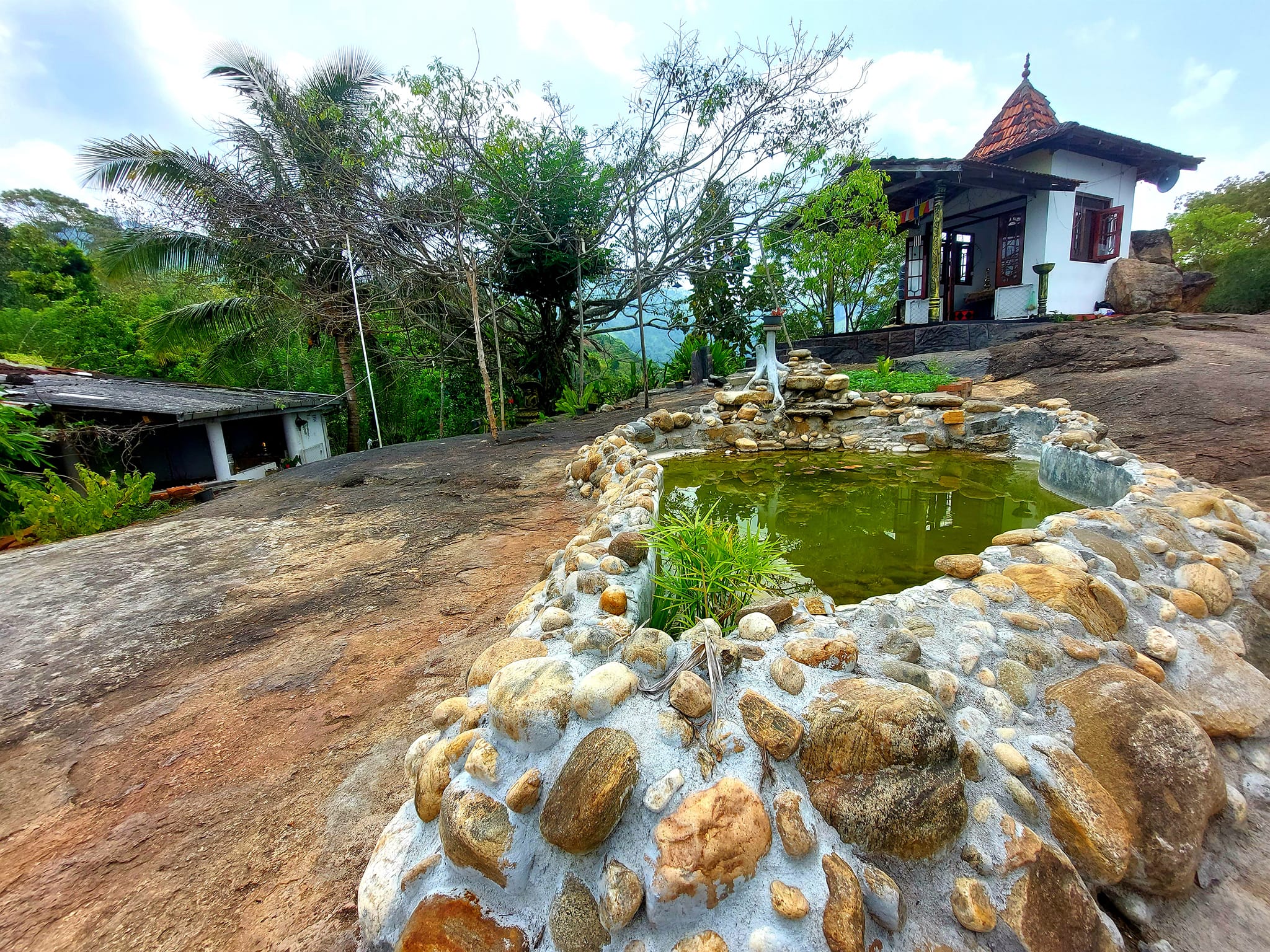Gala Muduna Temple in Badulla