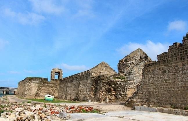 Unveiling the History and Charm of Mannar Fort in Sri Lanka