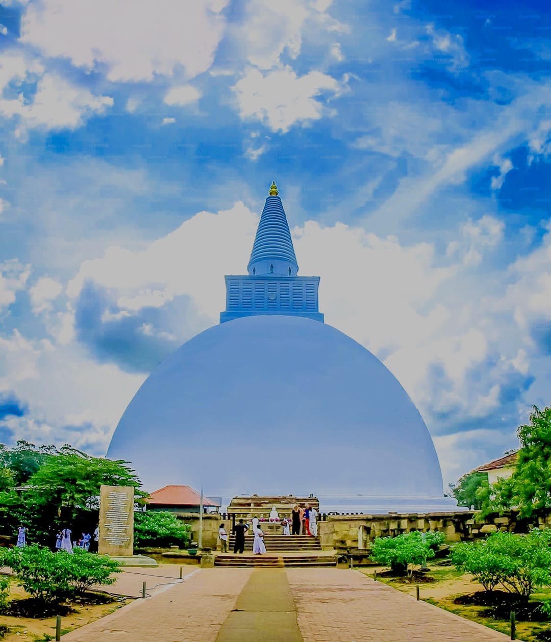 Mirisawetiya Temple: A Sacred Gem in Anuradhapura