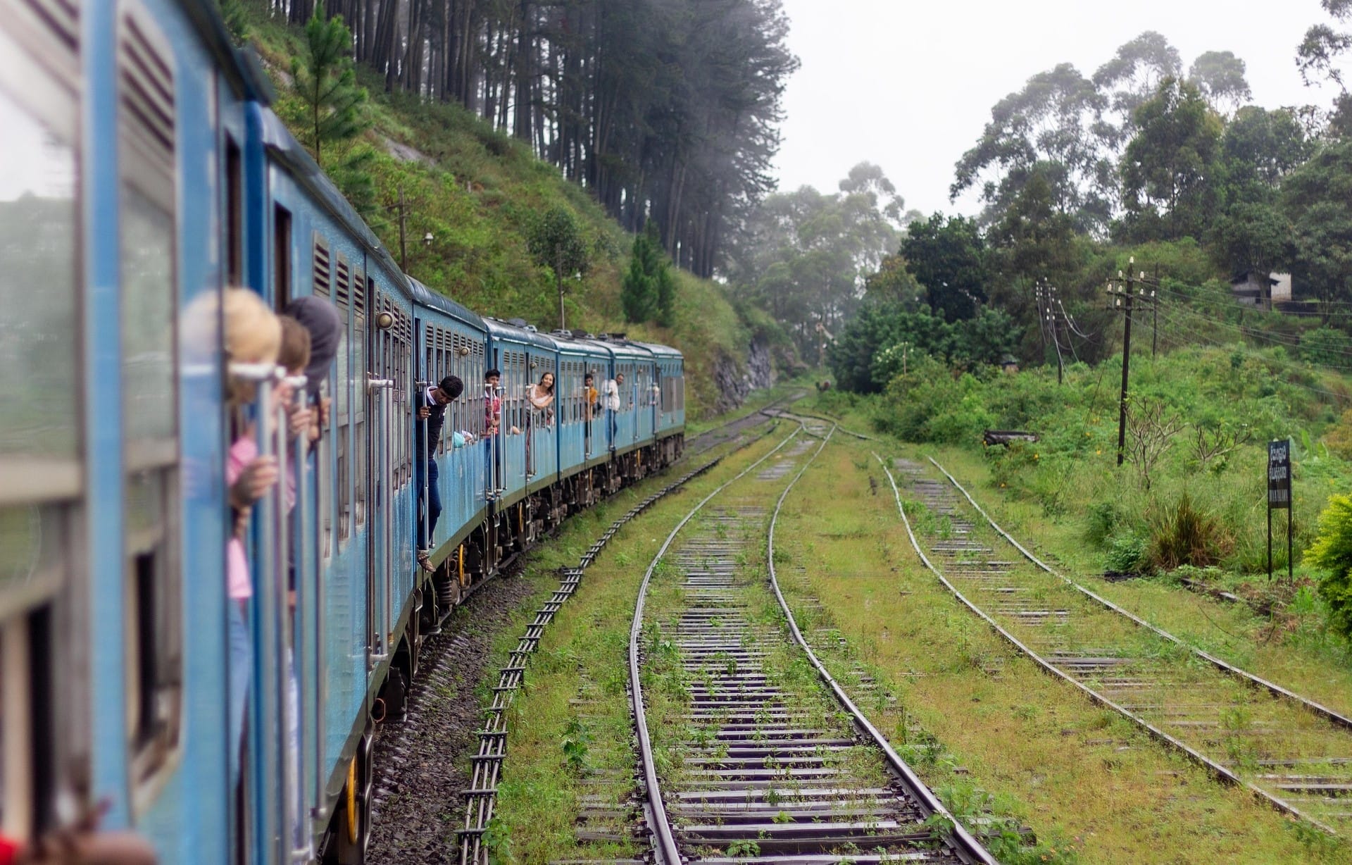 Kandy to Ella Train Tickets Booking with Mahaweli Tours & Holidays