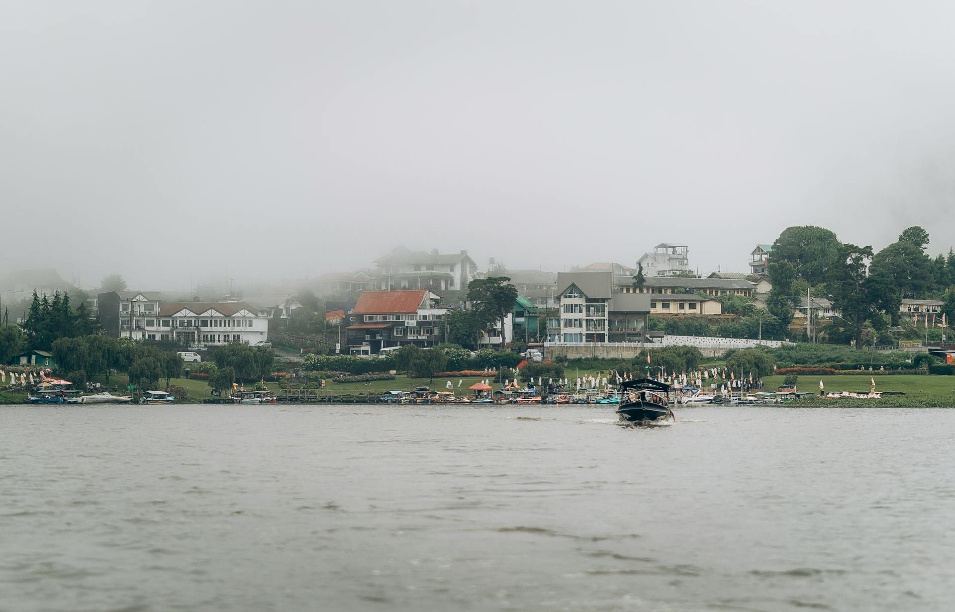 Gregory Lake in Nuwara Eliya