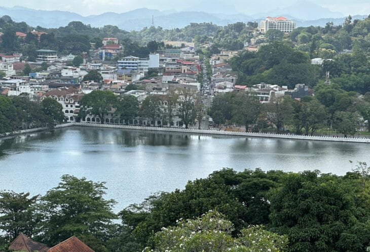 Kandy-Lake